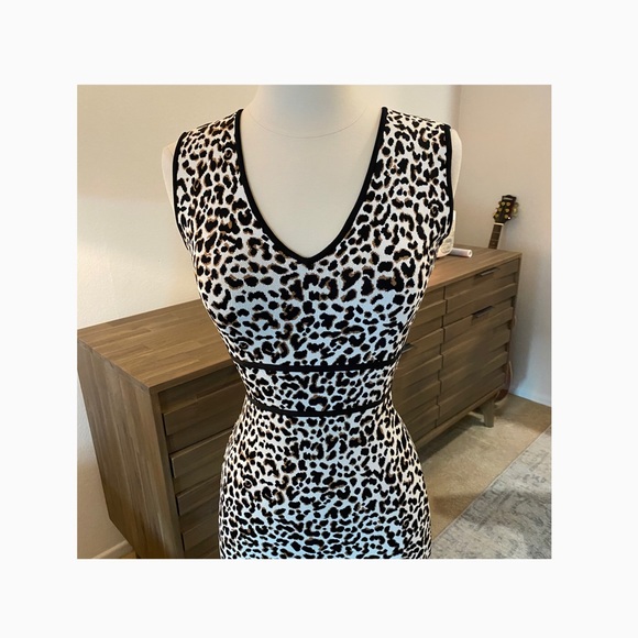b c b g . l e o p a r d . d r e s s - Picture 5 of 8